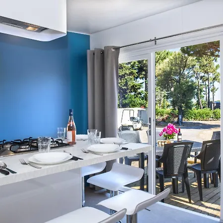 Le Clos Les Muriers Chalet